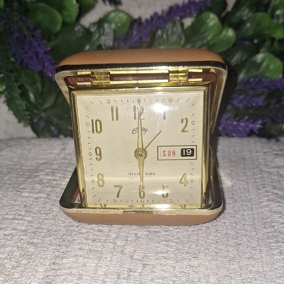 Vintage Beige Travel Alarm Clock - Picture 1 of 7